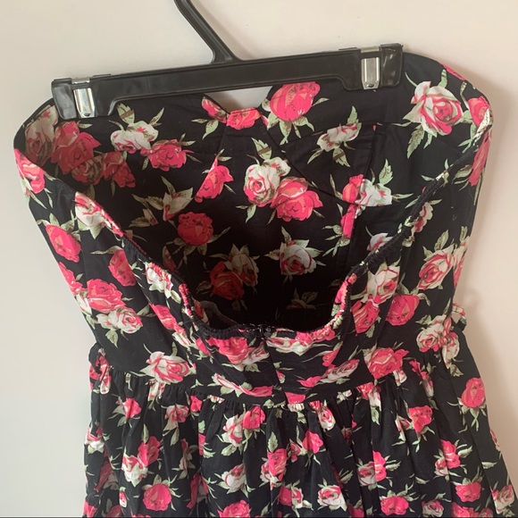 Women’s Medium Black Floral Mini Dress - Picture 13 of 13
